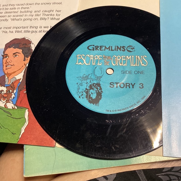 Vintage Escape from The Gremlins with 33 RPM 7" Record Kids Story See Hear Read - Picture 6 of 7